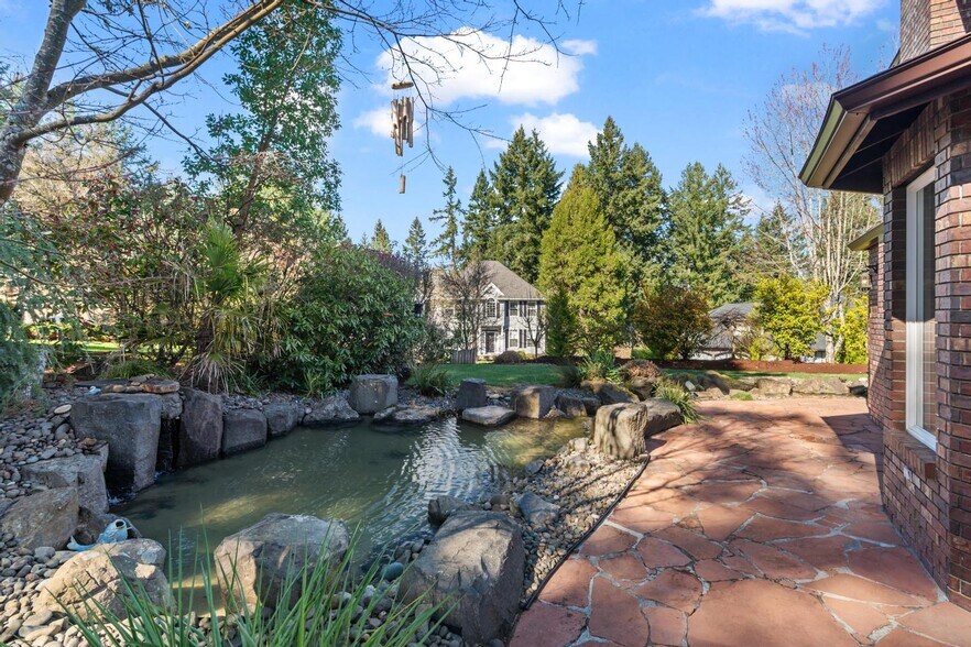 Building Photo - 16235 SW Falcon Dr
