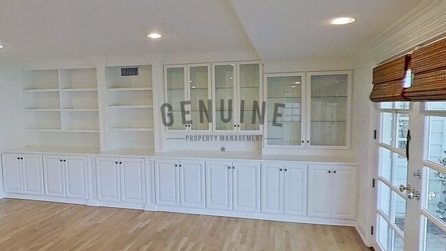 Building Photo - Beautiful Two-Level 5Bd 3.5Ba Home in Newport Beach