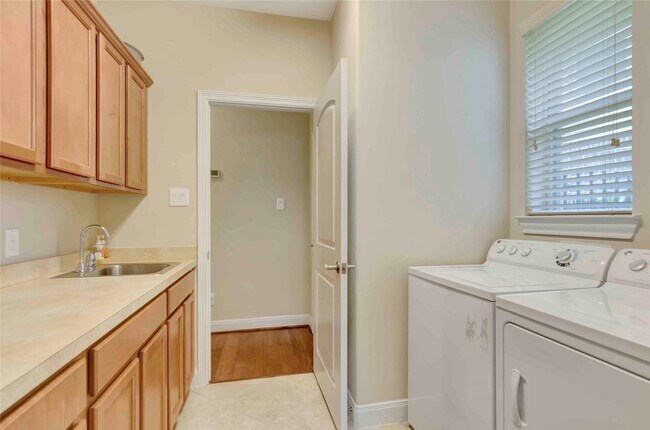 Building Photo - 39 East Wading Pond Circle