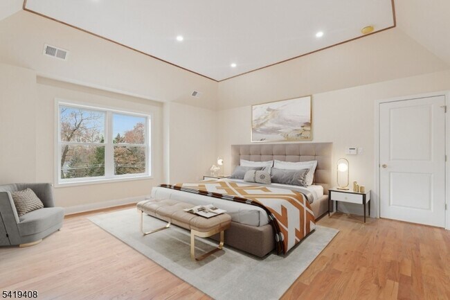 Building Photo - 215 Summit Ave