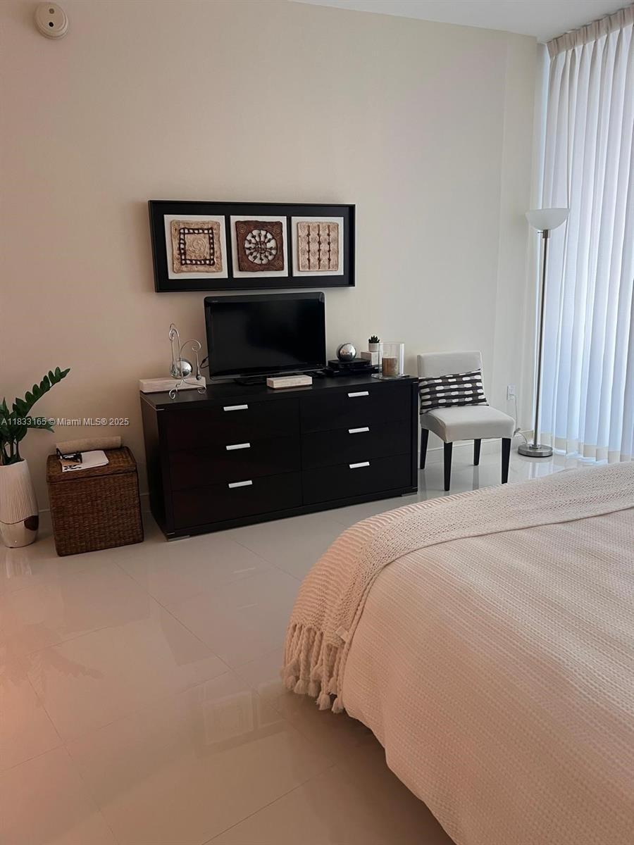 Building Photo - 200 Biscayne Boulevard Way