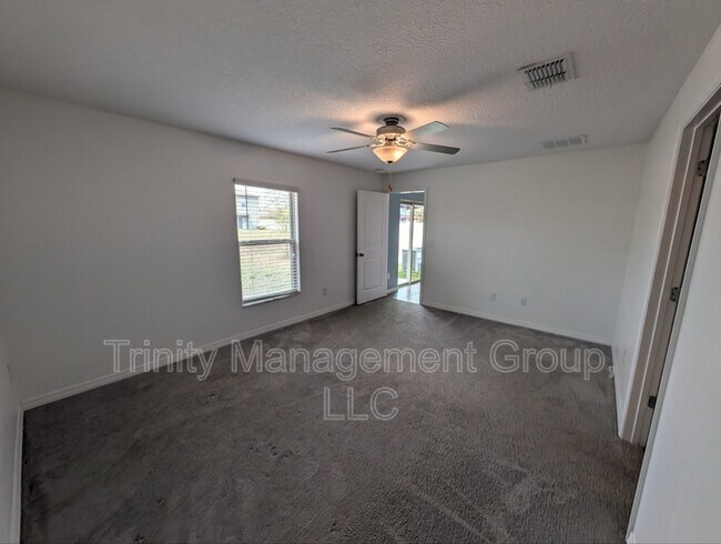 Building Photo - 367 Argyll Dr