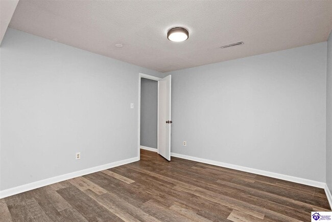 Building Photo - 705 Bon Aire Dr