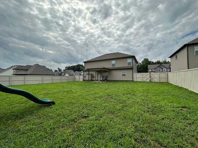 Building Photo - Beautiful 4 bedroom 2 1/2 Bath Home For Rent!