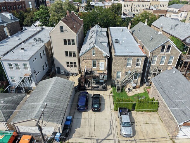 Building Photo - 1427 W Superior St