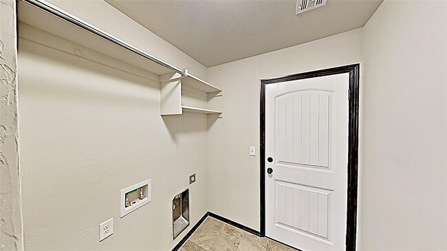 Building Photo - 11025 SW 33rd St