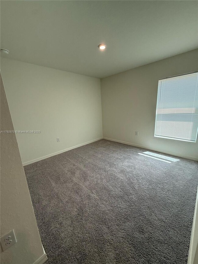 Building Photo - 858 Friendship Cir