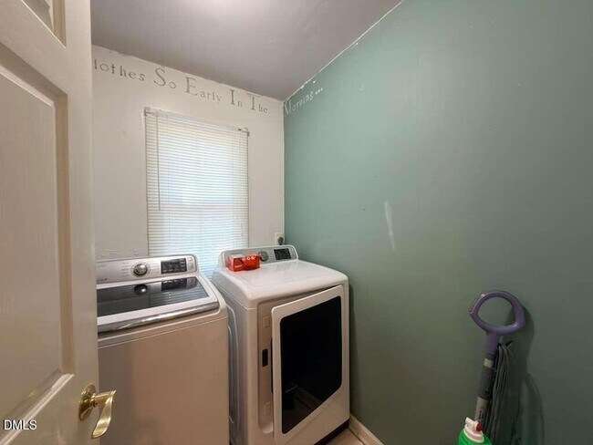 Building Photo - 109 E Seve Ct