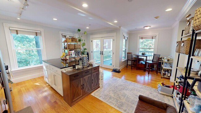 Building Photo - 31 Walden St