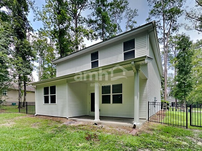 Building Photo - 215 Swan Dr