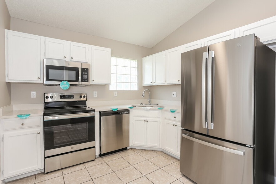 Building Photo - 3014 Caroline Crest Dr E