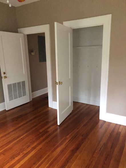 Building Photo - 2717 Oak St