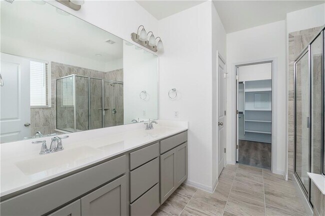 Building Photo - 220 Tanda Ln