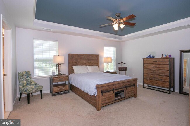 Building Photo - 8061 Side Hill Dr