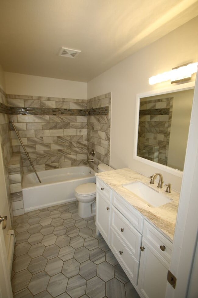 Building Photo - 5941 Keyann Cir
