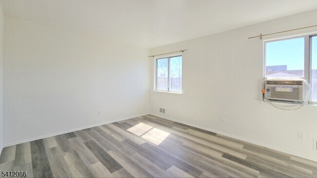 Building Photo - 619 Sussex St