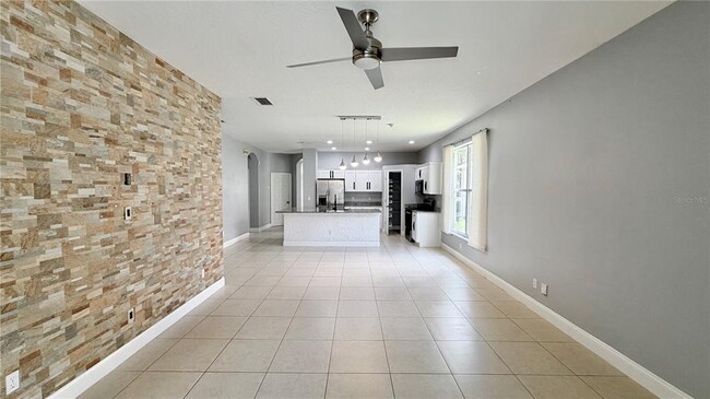 Building Photo - 4860 Chalfont Dr