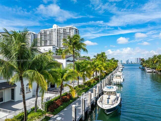 Building Photo - 1415 Sunset Harbour Dr