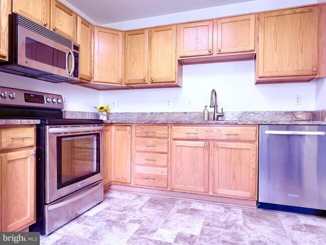 Building Photo - 7501 Calderon Ct