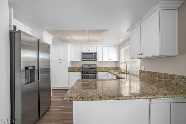 Building Photo - 727 Barrie Ct