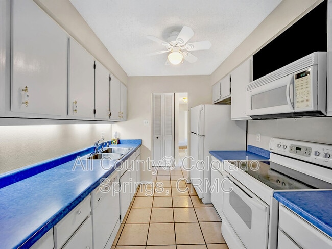 Building Photo - 411 Lakewood Cir