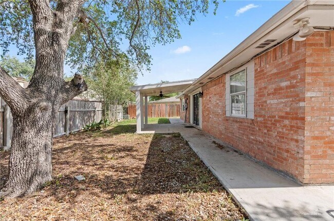 Building Photo - 7017 N 15th St
