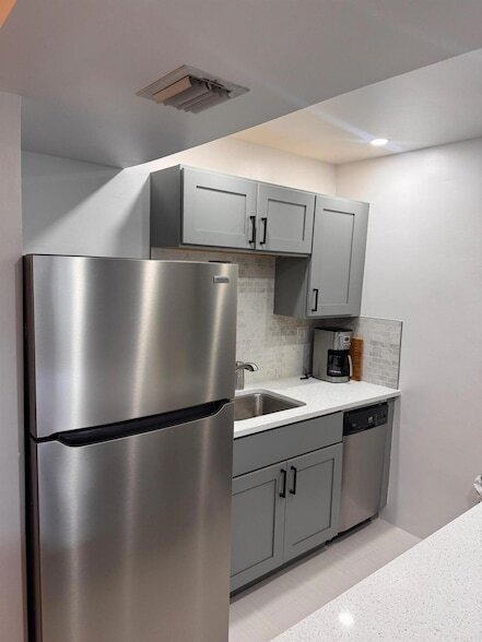 Building Photo - 2565 S Ocean Blvd