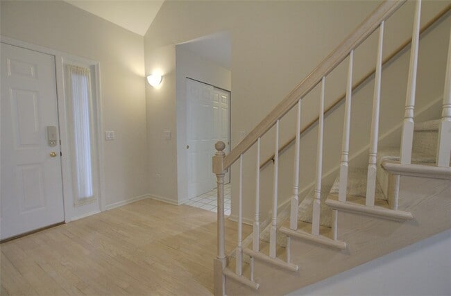 Building Photo - 245 Roseland Ln