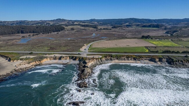 Building Photo - 1926 Pescadero Creek Rd
