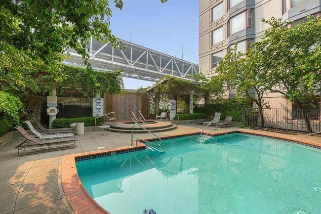 Building Photo - Newly Remodeled 1 Bed, 1 Bath Condo with O...