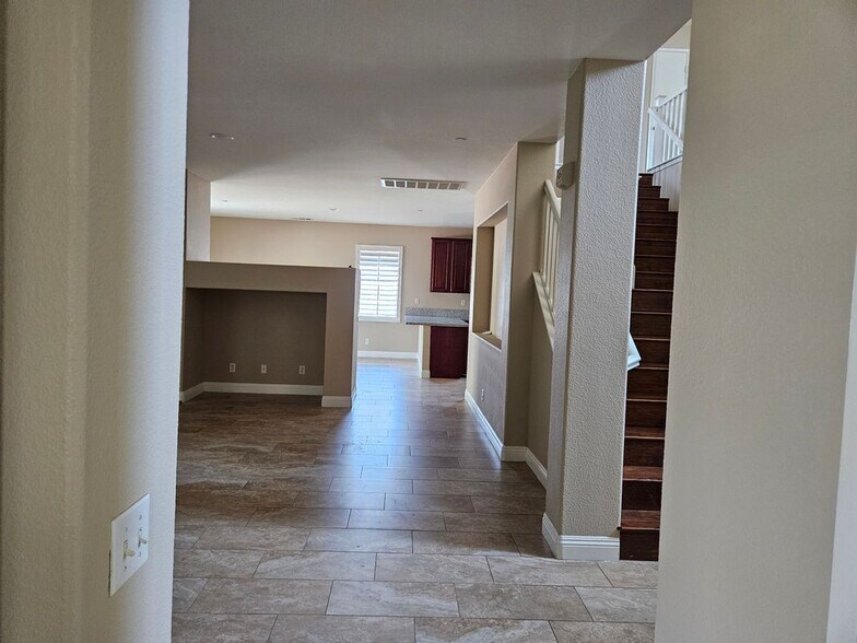 Building Photo - 410 Caliente Dr