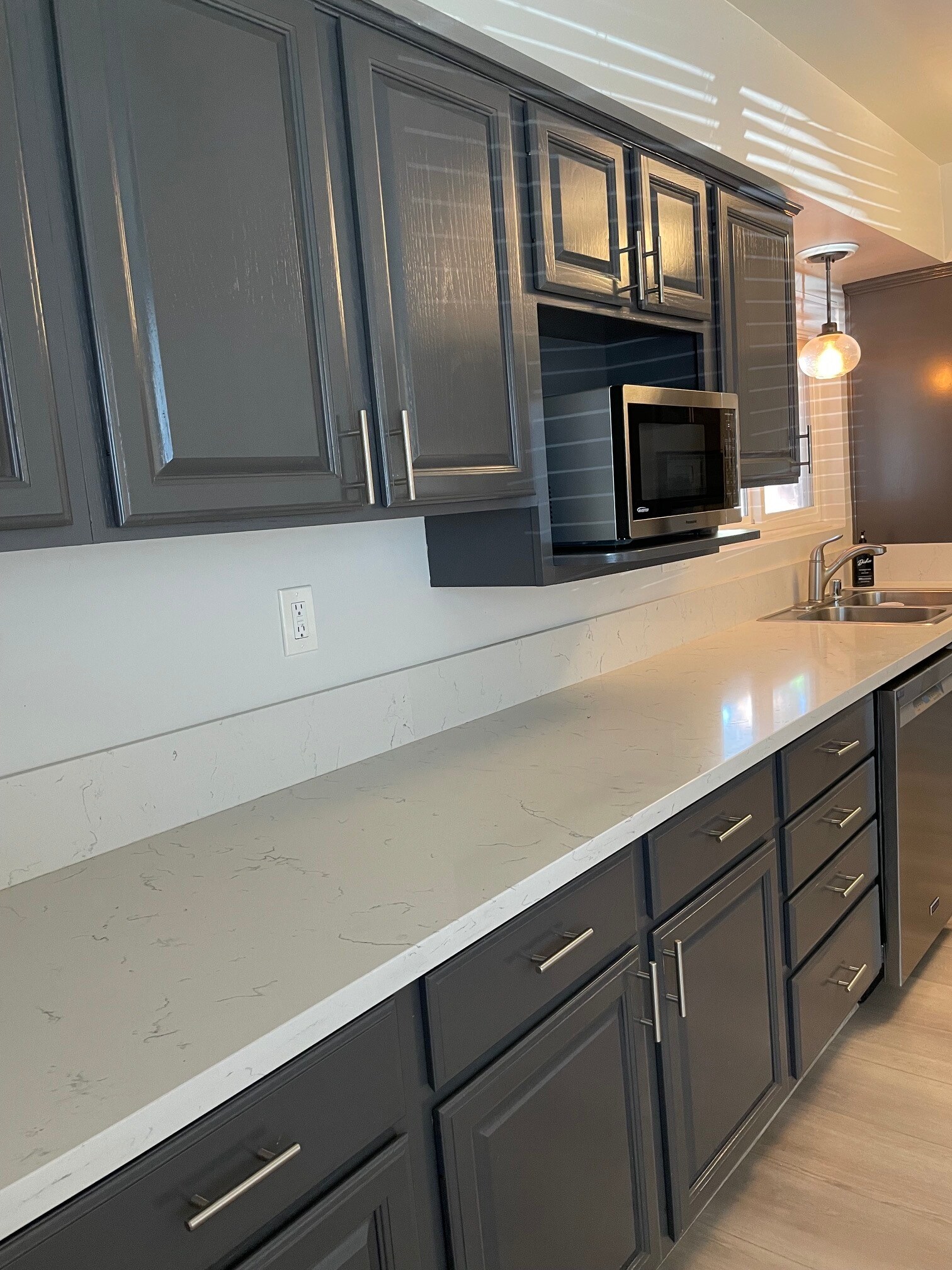 Quartz counters - 11440 Odessa Ave