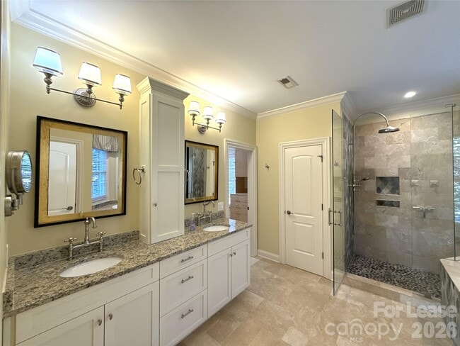 Building Photo - 1109 S Kings Dr