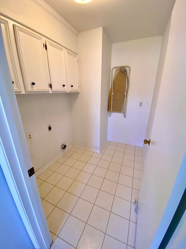 Building Photo - ** NEW GREENACRES PLACE 3/2 HOME **