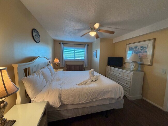 Building Photo - 8743 Thomas Dr