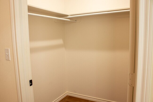 Building Photo - 1 bedroom /1 bathroom units available in a brand new complex!  Move in now!!