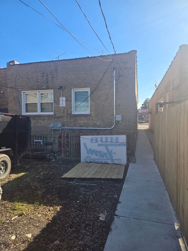 Building Photo - 8304 S Kedzie Ave