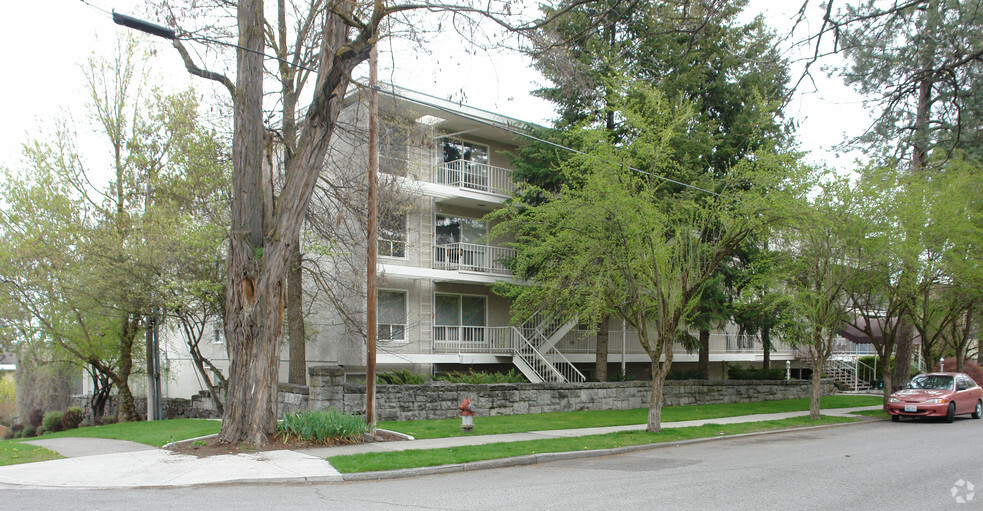 Primary Photo - The Crystal House Apartments