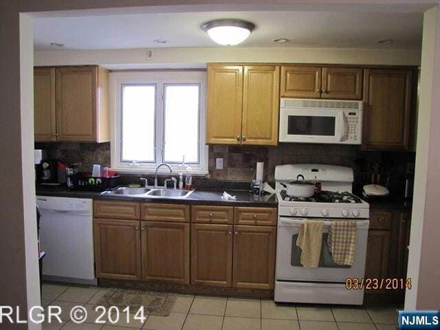 Building Photo - 298 Luddington Ave