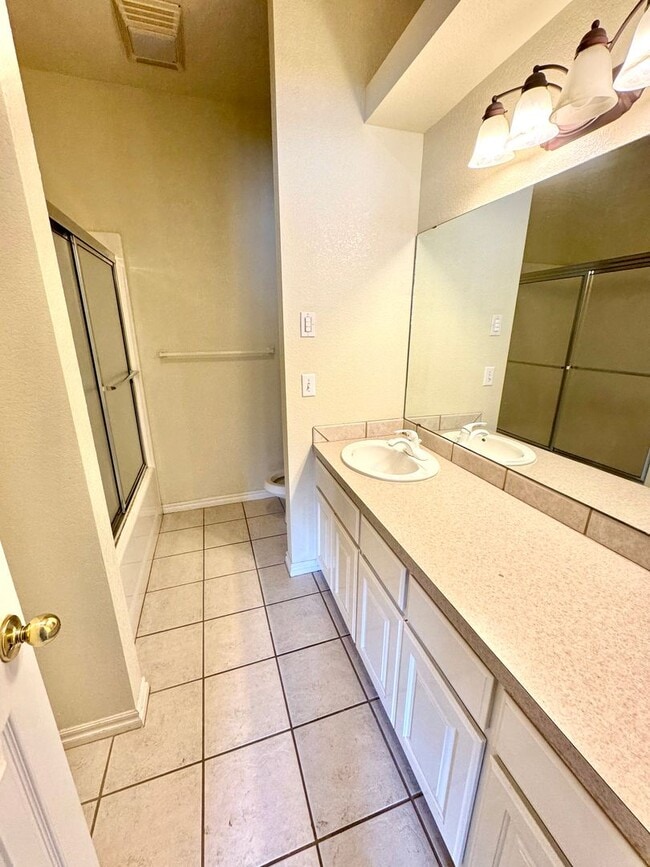 Building Photo - 1308 S 3rd St