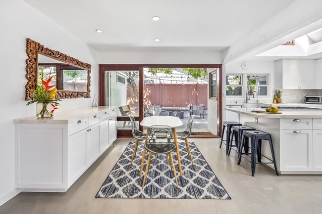 Building Photo - Elegant Home w/ Private Beach Access, Pool...