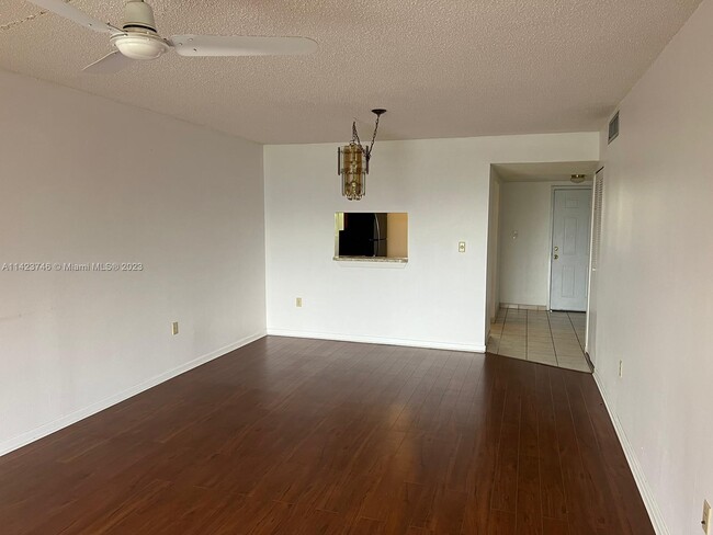 Building Photo - 1800 N Lauderdale Ave