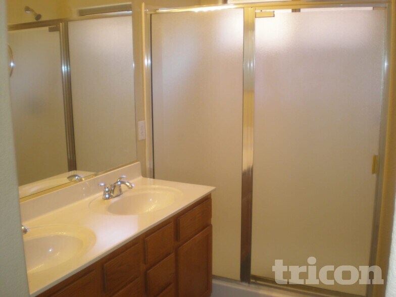 Building Photo - 5334 N Ormondo Way