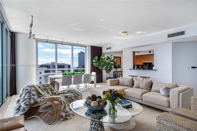 Building Photo - 1331 Brickell Bay Dr