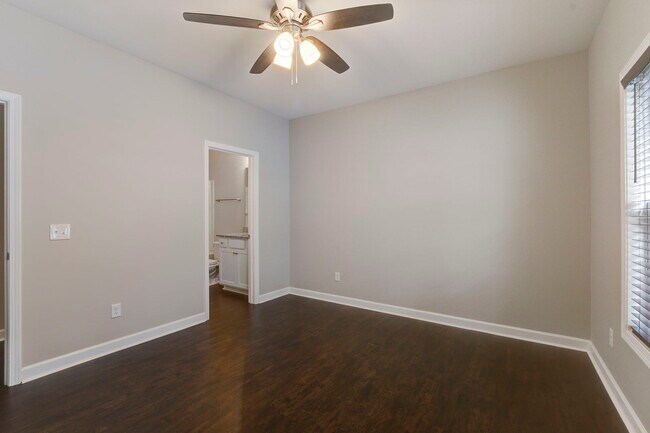 Building Photo - 108 Pine Ct