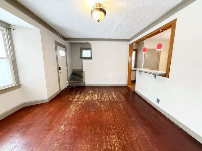 Building Photo - 1525 E 254th St
