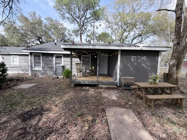 Building Photo - 3700 4th St