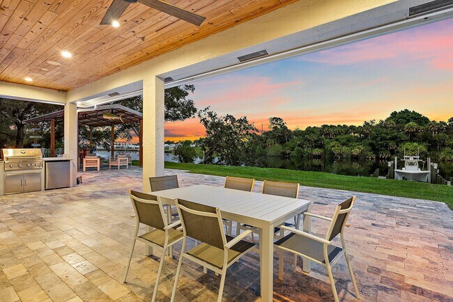 Building Photo - 12955 SW Kanner Hwy