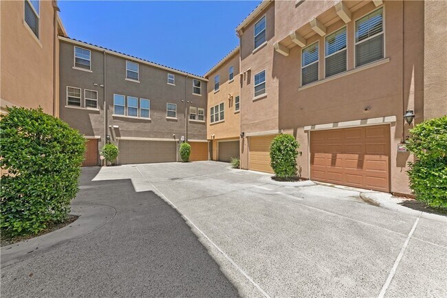 Building Photo - 1863 Hazel Ct