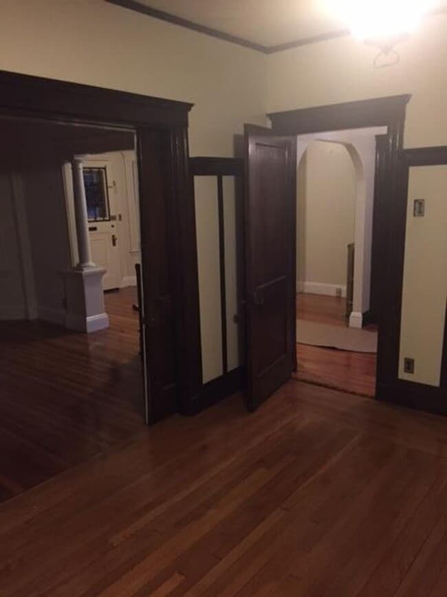 Building Photo - Gorgeous, Spacious Victorian-style Apt w/ ...
